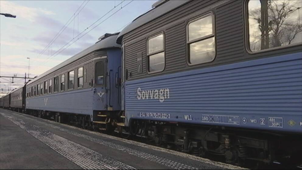 Sovvagn vid perrong