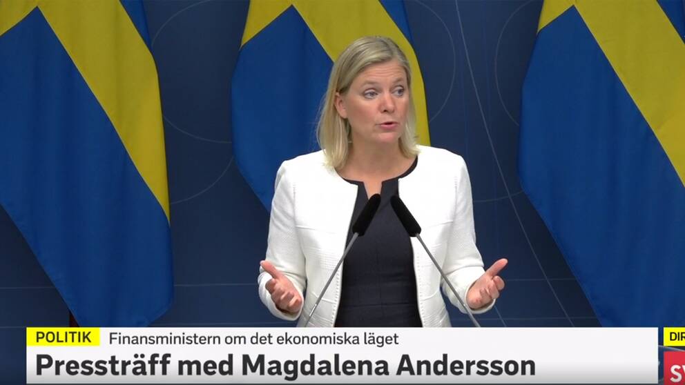Finansminister Magdalena Andersson (S) håller pressträff om det ekonomiska läget.