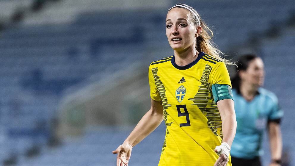 Kosovare Asllani ställer krav på Svenska Fotbollförbundets jämställdhetsarbete.