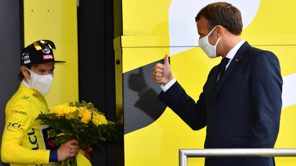 Frankrikes president Emmanuel Macron och slovenske cyklisten Primoz Roglic.