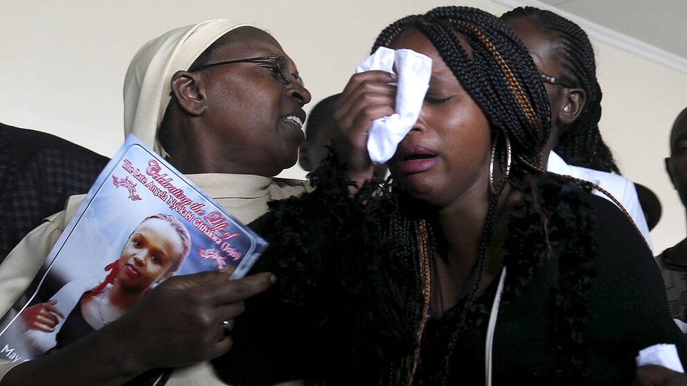 Kenyaner sörjer Angela Nyokabi, student som dödades i mass-slakten på Garissa-universitetet.