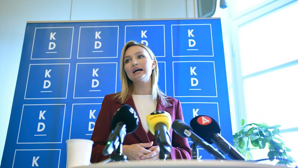 Ebba Busch på fredagens pressträff.