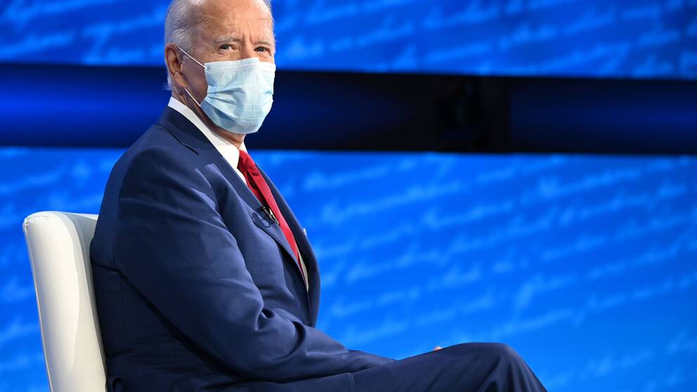 Demokraternas Joe Biden kritiserade Donald Trumps hantering av coronaviruset, då han höll ett direktsänt valmöte under natten till fredag.