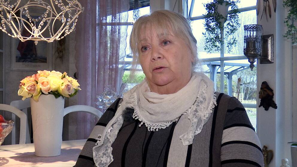 Anna-Karin Byström vill att Munkfors kommun återinför fast anställda lokalvårdare på äldreboenden.