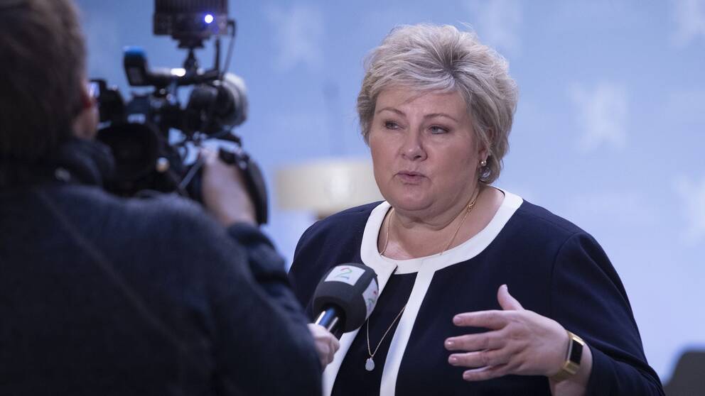 Norges regering kommer att skärpa kontrollen av utländska medborgare som arbetar i landet.
