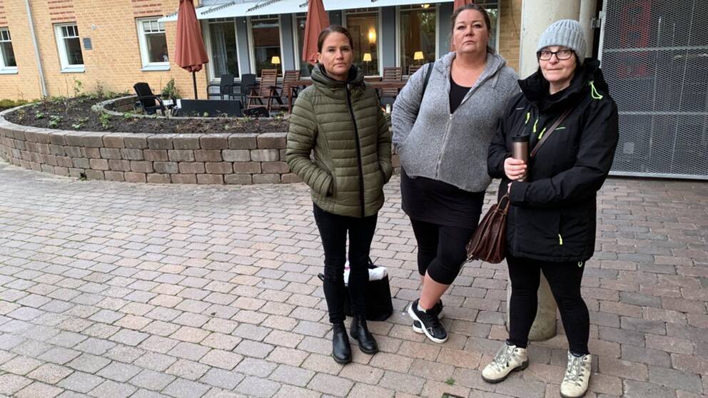 Undersköterskorna Jenny Cederblad, Petra Hultberg och Claudia Scucchia utanför Nibblegården i Lund