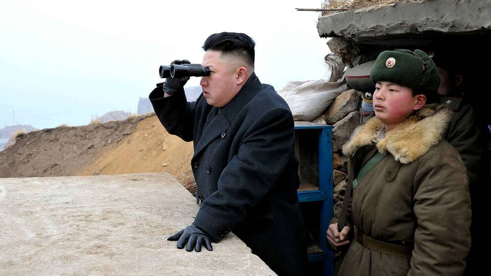 Nordkoreas ledare Kim Jong Un följde provskjutningen av den nya roboten och prisade ”den mirakulösa framgången”.