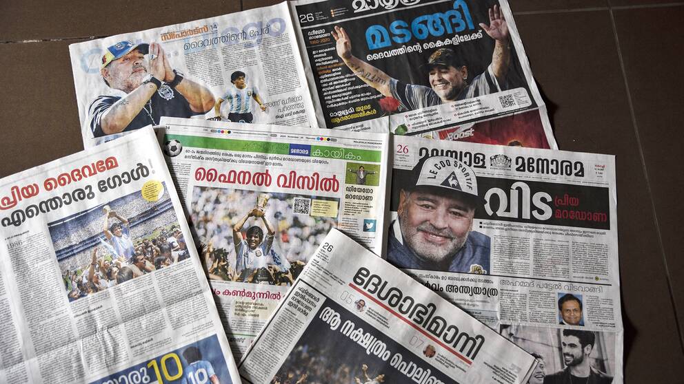 Tidningarnas förstasidor dagen efter Maradonas död.