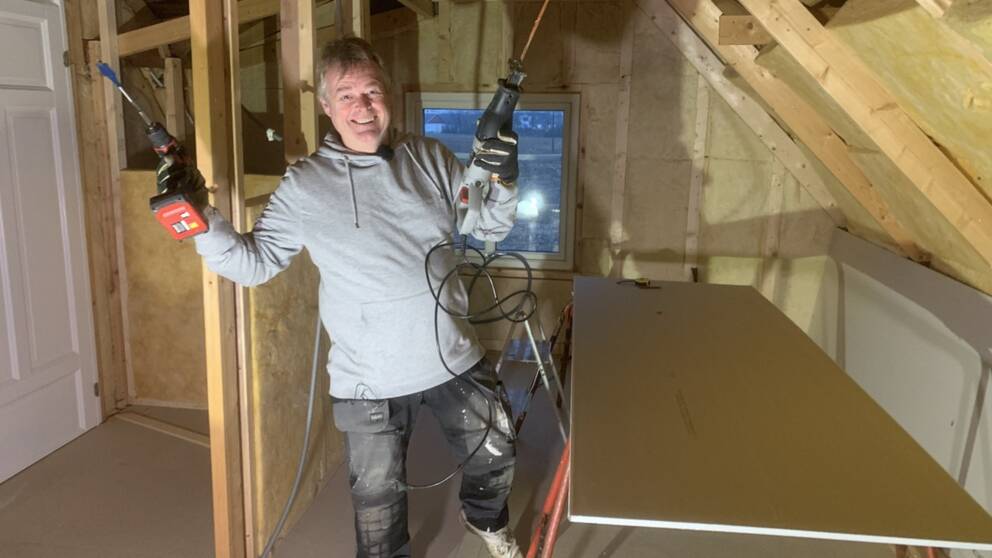 Patrik Gimfalk bor i Partille men har sitt relativt nyinköpta fritidshus i Morup utanför Falkenberg. Han köpte det tillsammans med sin fru på exekutiv auktion.
