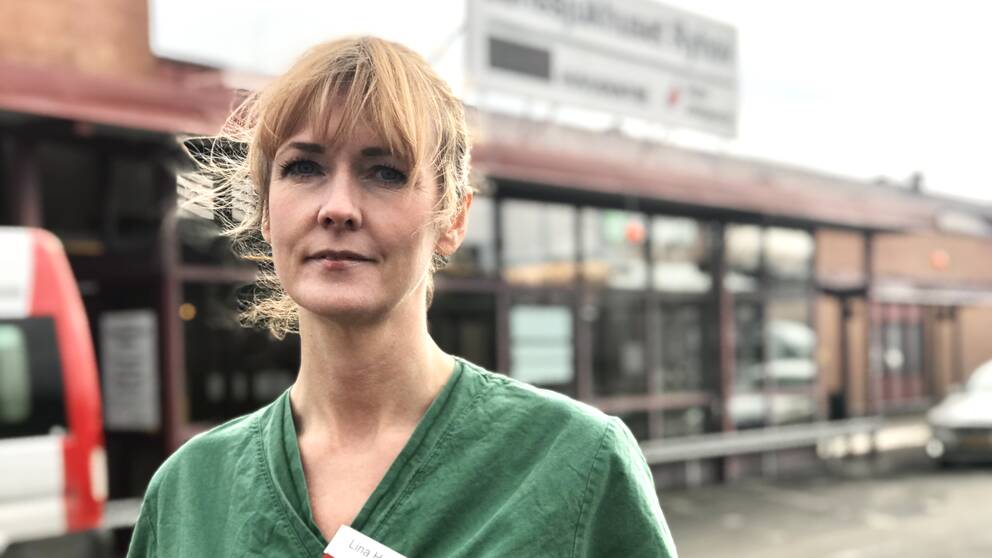 Kirurgen Lina Hellman står utanför länssjukhuset Ryhov i Jönköping