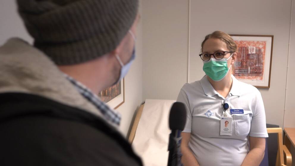 en sjuksköterska intervjuas av SVT på NUS i Umeå