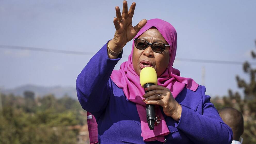Tanzanias vicepresident Samia Suluhu Hassan under ett tal utomhus tidigare i veckan.