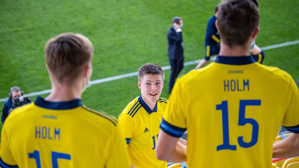 Emil Holm gjorde två mål i EM-kvalpremiären.