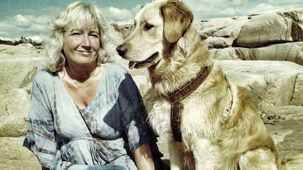 Erika Bjerström med hunden Harpo.