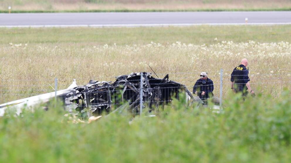 Polis är på plats  på Örebro flygplats vid ett flygplansvrak som störtat och där nio personer omkommit.