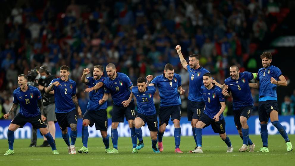fotboll-italien-vann-em-guld-efter-dramatisk-straffl-ggningen-svt-sport