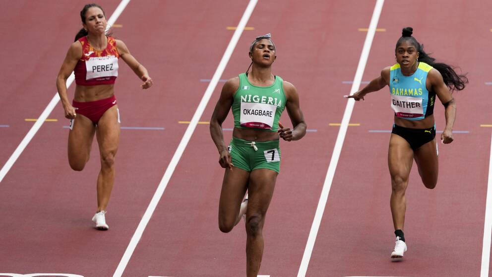 Blessing Okagbare, i mitten, under fredagen.
