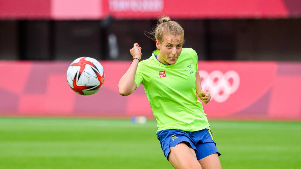 Anna Anvegård, här i landslagströjan, nätade i debuten för Everton.