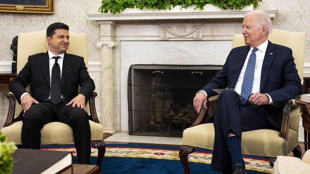 Ukrainas president Volodymyr Zelenskyj träffar sin amerikanska kollega Joe Biden i Vita huset.