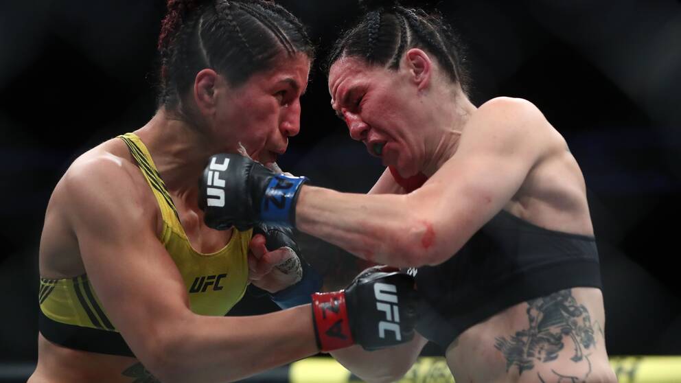 Pannie Kianzad (vänster) under matchen mot Alexis Davis i juni i år. Arkivbild.