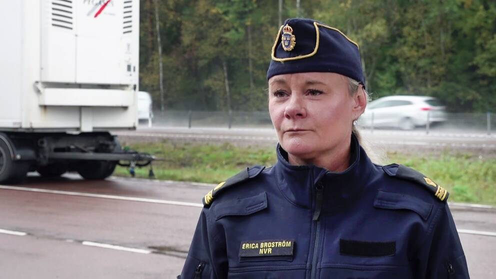 Erica Broström, regionansvarig vid polisen för viltolycka i Bergslagen, förklarar i klippet vad som är viktigt att tänka för att minimera risken att som bilist hamna i en viltolycka.