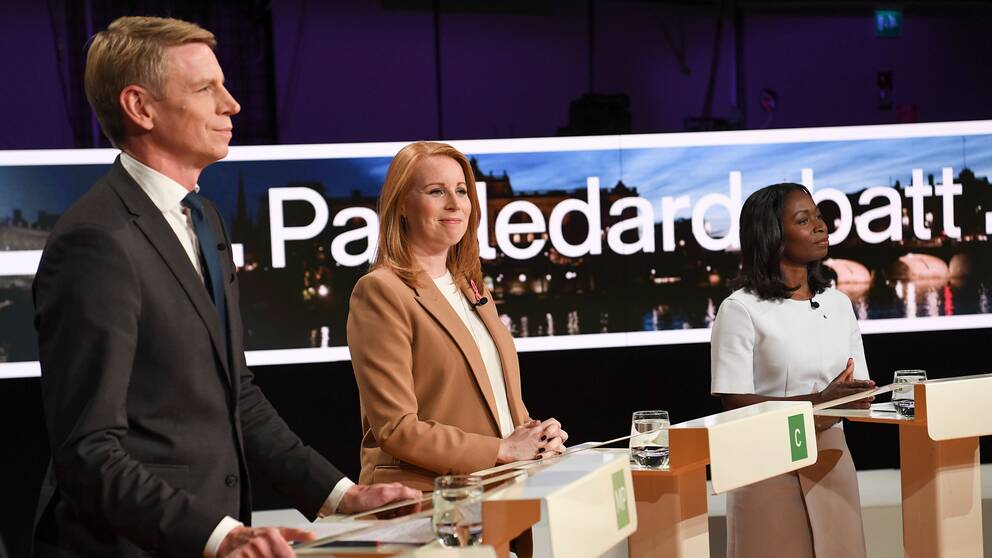 Miljöpartiets språkrör Per Bolund (MP), Centerpartiets partiledare Annie Lööf (C) och Liberalernas partiledare Nyamko Sabuni (L).