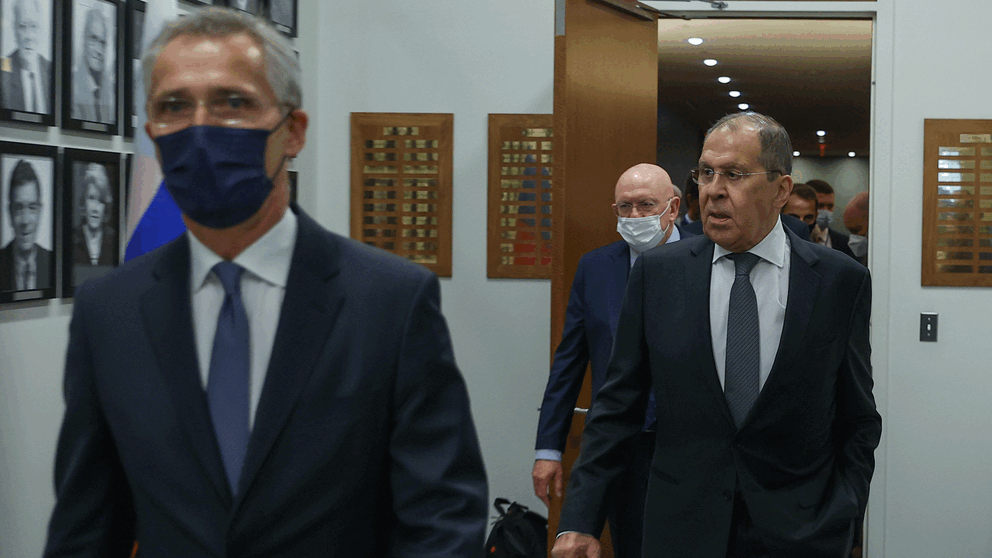 Natos generalsekreterare Jens Stoltenberg (vänster) och Rysslands utrikesminister Sergej Lavrov hade ett möte i anslutning till öppnandet av FN:s 76:e generalförsamling i New York. 