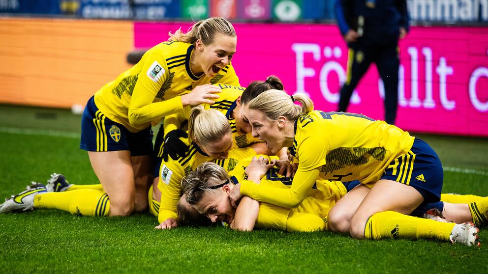 Sverige slog Finland efter ett sent avgörande av Lina Hurtig.