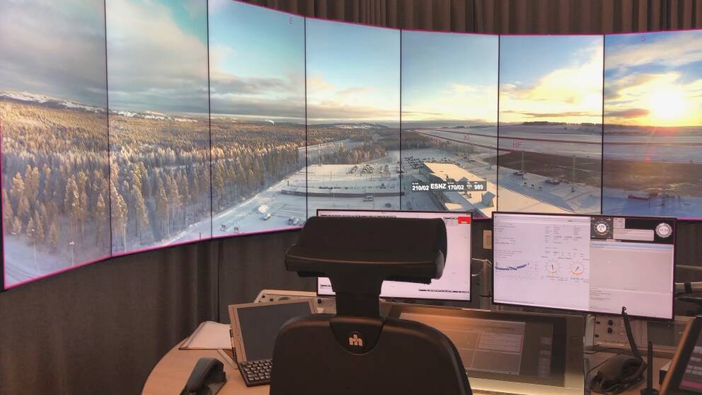 Vy från flygledartornet på Arlanda där de ser Åre Östersund airport i nästan 306 grader på skärmar.