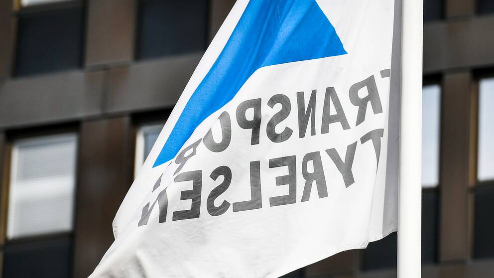 Bild på en flagga med texten Transportstyrelsen