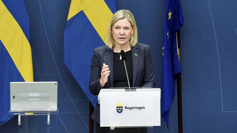 Statsminister Magdalena Andersson (S) presenterar nya restriktioner under pressträffen i Rosenbad.