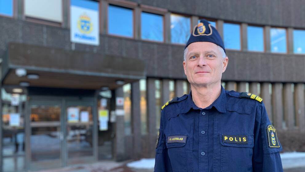 Kanslichefen Mats Lagerblad utanför polishuset i Falun