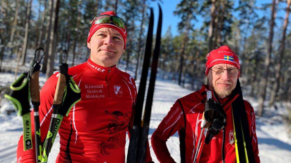 Vännern Leif Edman och Tord Mörk tränar på Kimsta skidcenter innan årets Vasalopp.