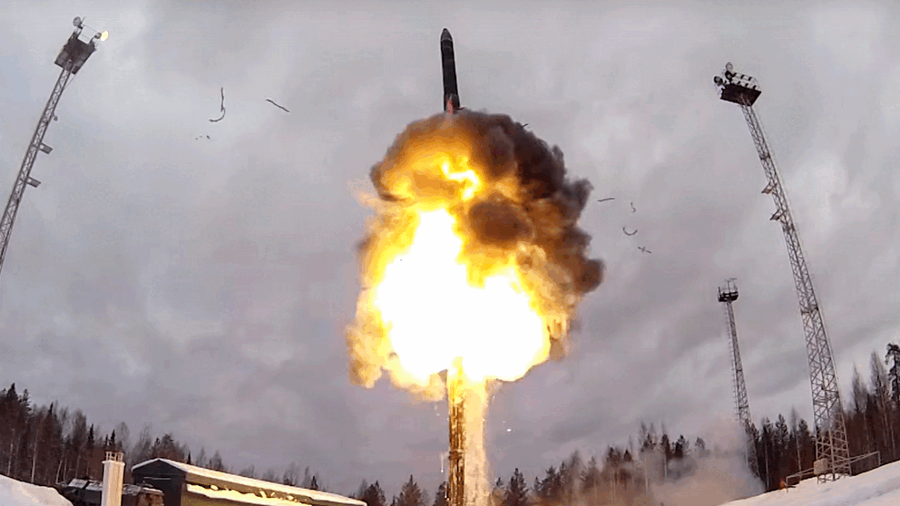 Rysk interkontinental ballistisk robot Yars uppges testas i Kura i Ryssland under kärnvapenövning. 