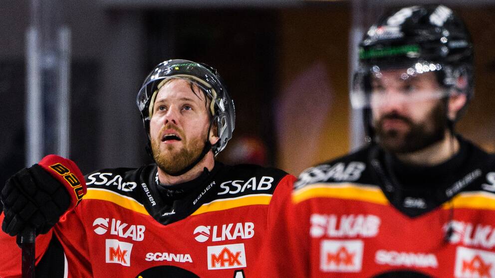 Luleås Linus Omark deppar efter ishockeymatchen i SHL mellan Luleå och Skellefteå den 22 mars 2022 i Luleå.