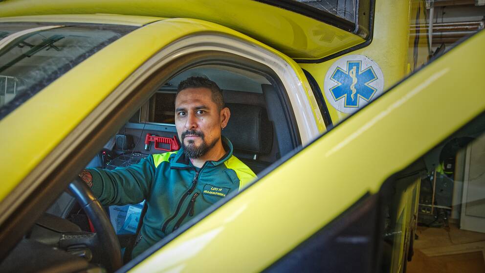 Luis Monroy, ambulanssjuksköterska i Hudiksvall och facklig företrädare för Vårdförbundet.