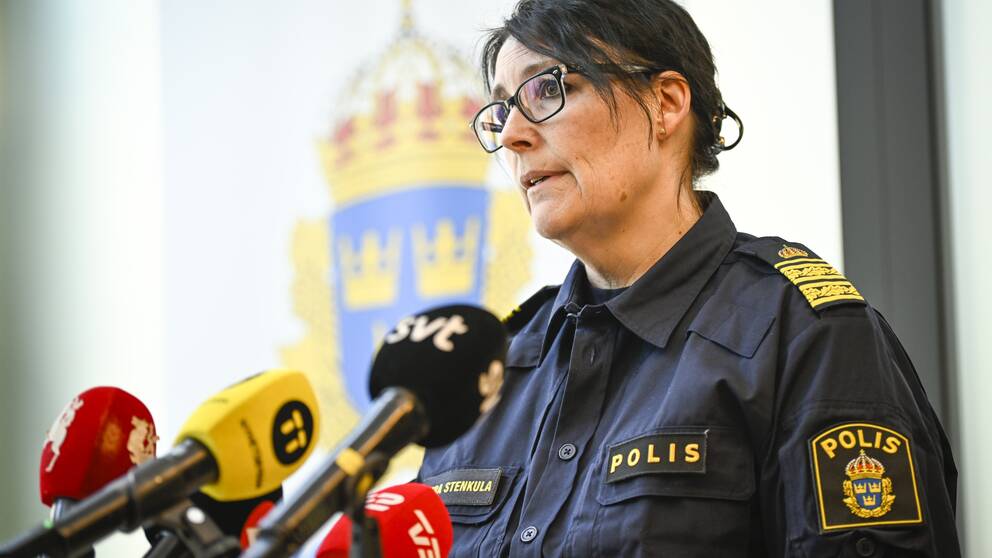 Petra Stenkula håller pressträff.