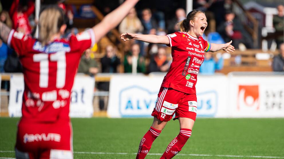 Piteås Fanny Andersson jublar efter 4-0.