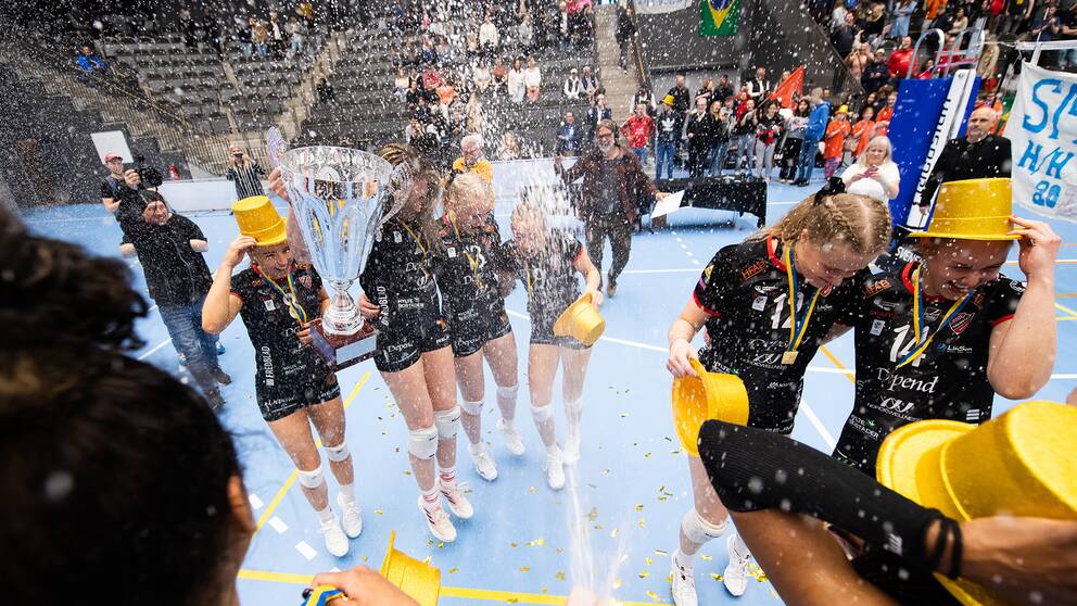 Hylte/Halmstad jublar efter andra raka SM-guldet.