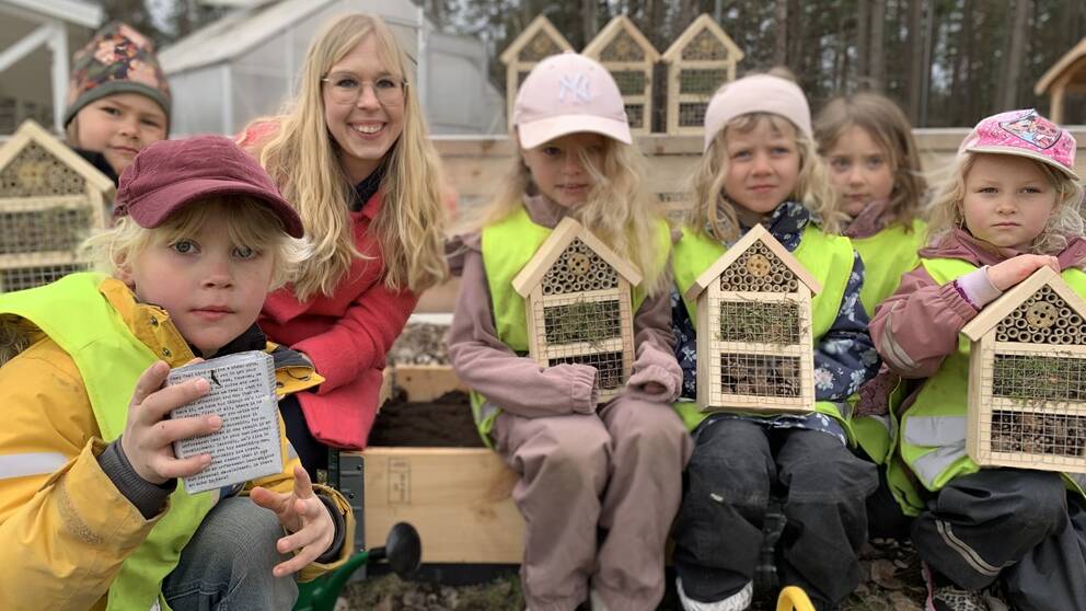 Hör Edda, Iris och Ian berätta om varför det är viktigt att odla och hur en värld utan växter skulle se ut.