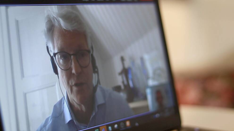 ”Man kan dö av det”. I klippet förklarar Tommy Cederholm vad ”refeeding syndrom” är och vad det gör med kroppen.