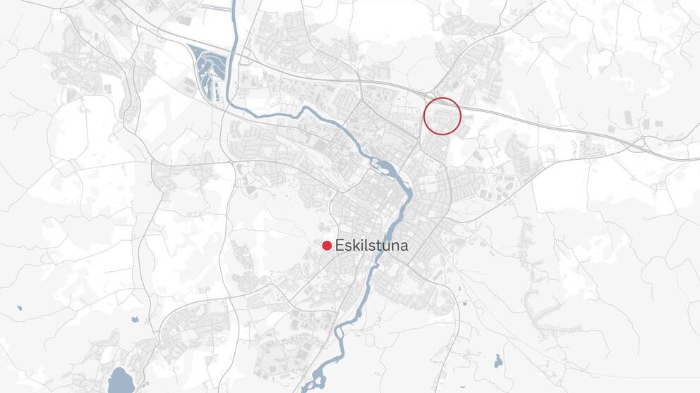 En karta över Eskilstuna där området för skottlossningen är markerad med en röd cirkel.