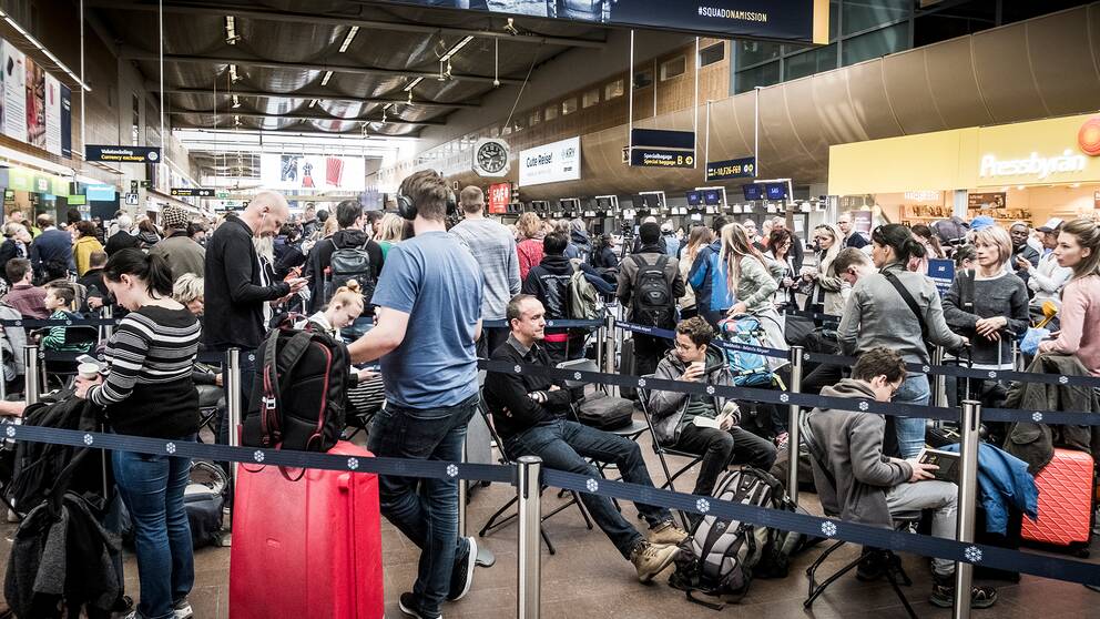 Fortsatt långa löer på flygplatser runt om i Europa.