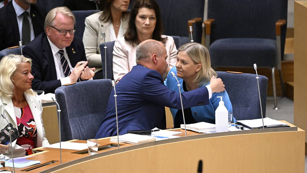 Morgan Johansson och Magdalena Andersson i riksdagen.