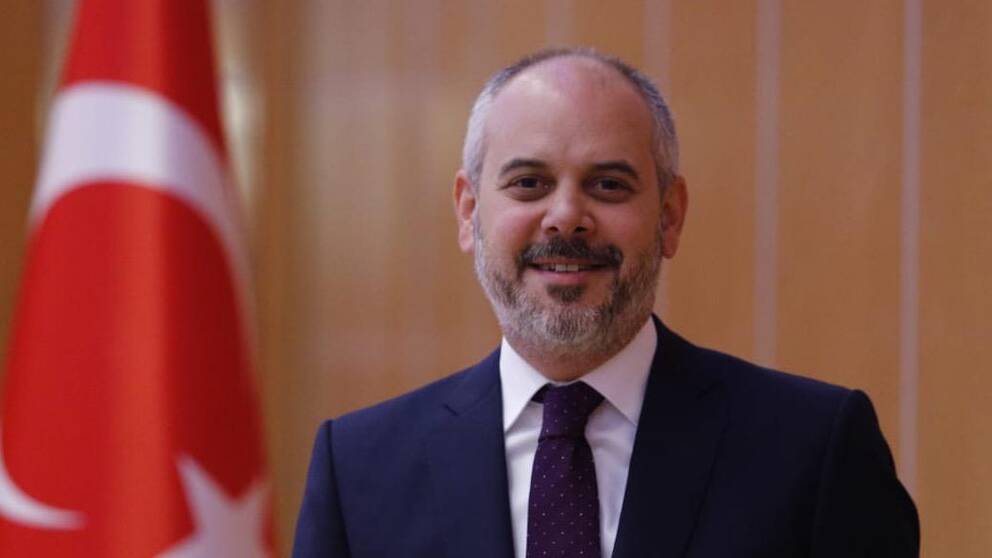 ”Vi förtjänar större respekt”, säger Akif Çağatay Kılıç, ordförande för det turkiska parlamentets utrikesutskott enligt The Guardian.
