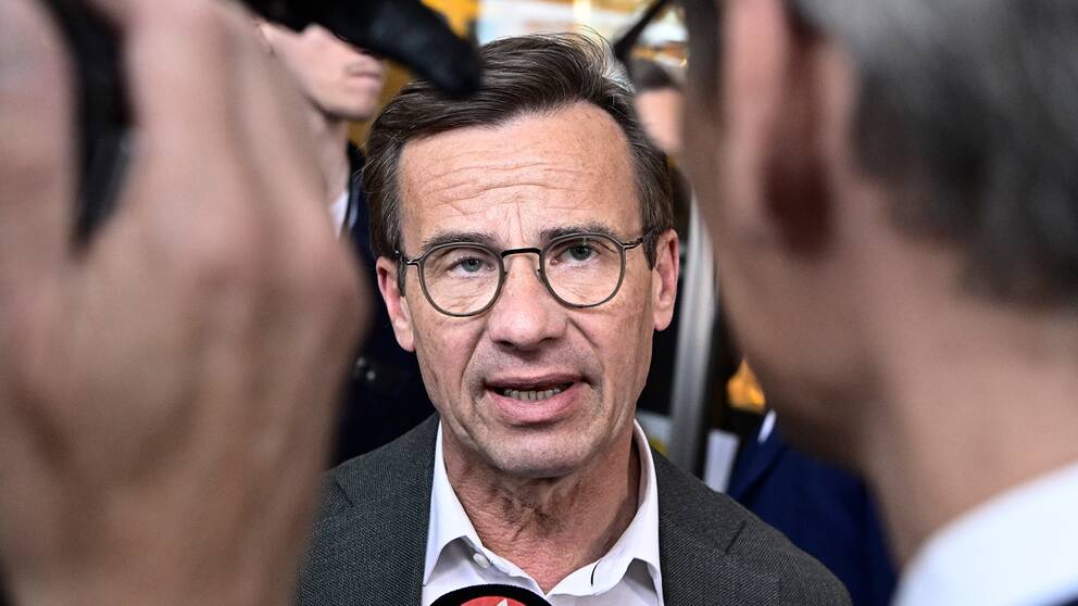 Ulf Kristersson (M) intervjuas efter omröstningen av vårbudgeten i riksdagen.
