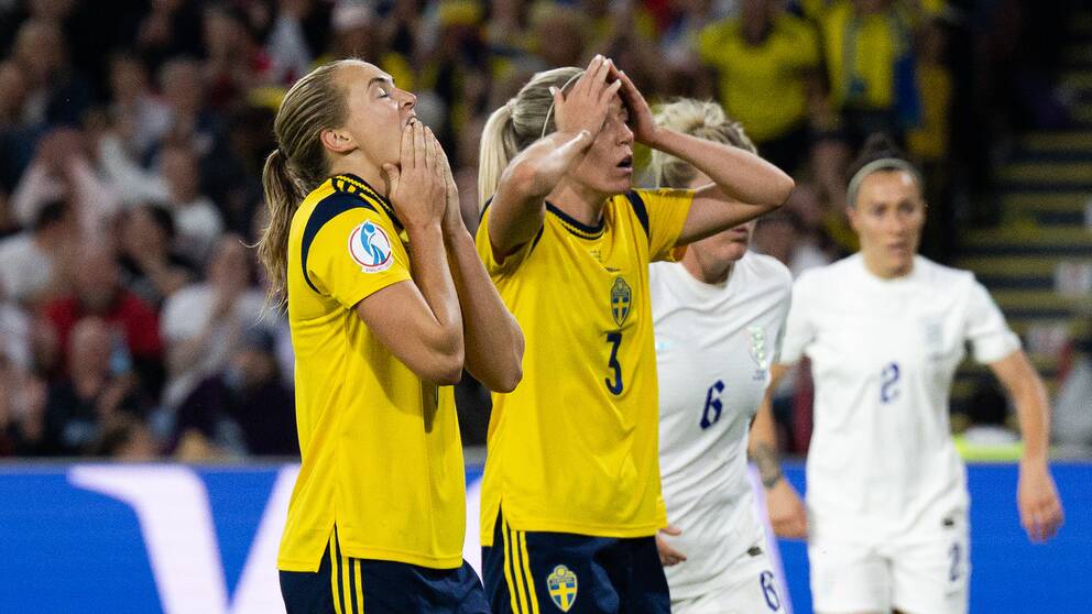 Magdalena Eriksson och Linda Sembrant reagerar under EM-semin mot England.
