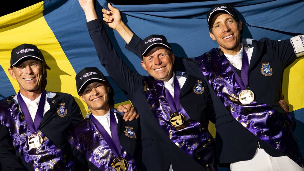 Guldlaget med Peder Fredricson, Malin Baryard Johnsson, Jens Fredricson och Henrik von Eckermann.