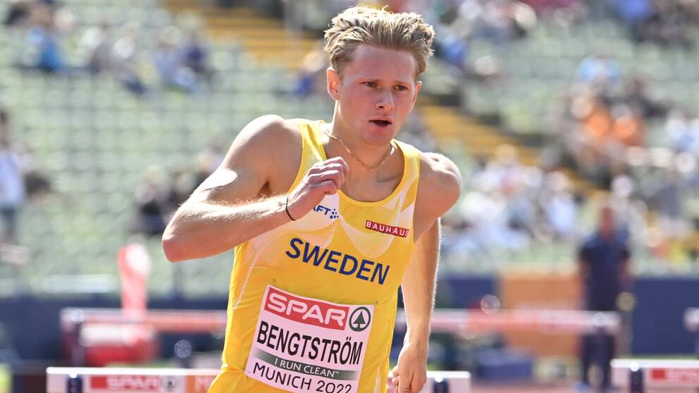Sveriges Carl Bengtström (mitten) under herrarnas semifinal på 400 meter häck under torsdagens tävlingar vid friidrotts-EM i München, Tyskland.