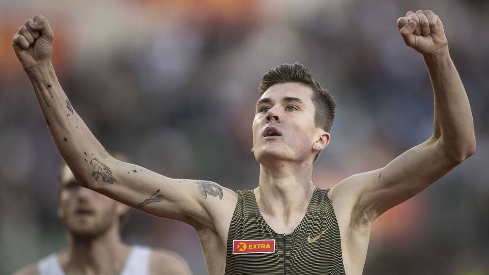 Jakob Ingebrigtsen jublar.